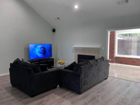 Entire 3 BR & 2 BA house for business and family